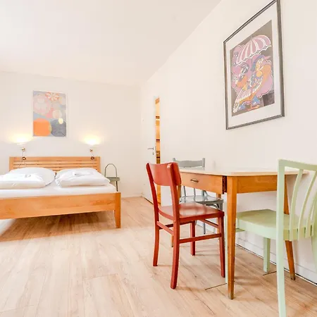 Whats-app Self-check-in - Vibrant Life In Appartement