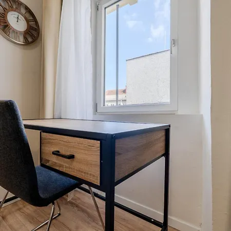 Whats-app Self-check-in - Vibrant Life In Apartmán Štýrský Hradec