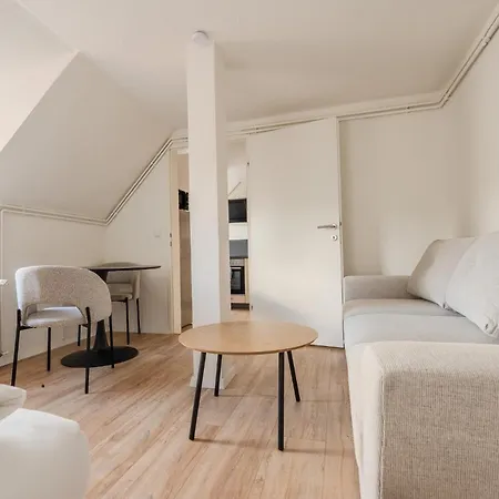 Whats-app Self-check-in - Vibrant Life In Appartement