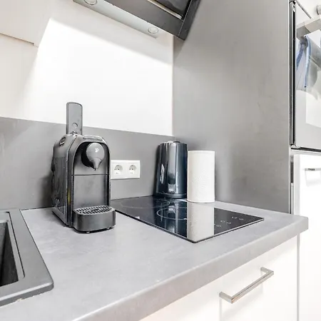 Whats-app Self-check-in - Vibrant Life In Appartement *