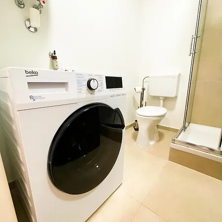 Whats-app Self-check-in - Vibrant Life In Appartement *