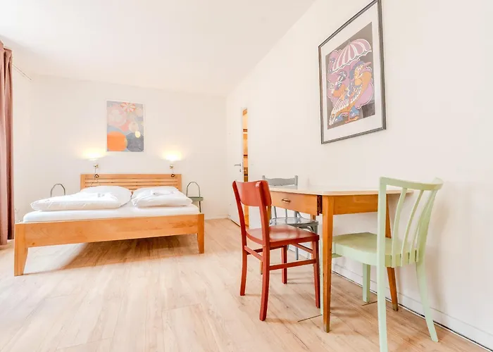 Whats-app Self-check-in - Vibrant Life In Apartament