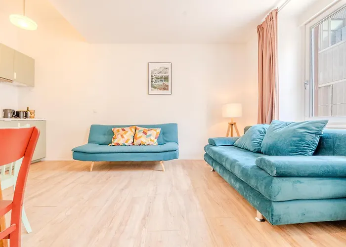 Whats-app Self-check-in - Vibrant Life In Apartament