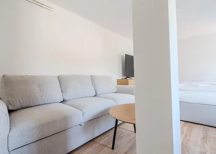 Whats-app Self-check-in - Vibrant Life In Apartament *