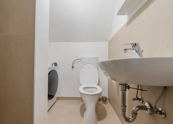 Whats-app Self-check-in - Vibrant Life In Apartament